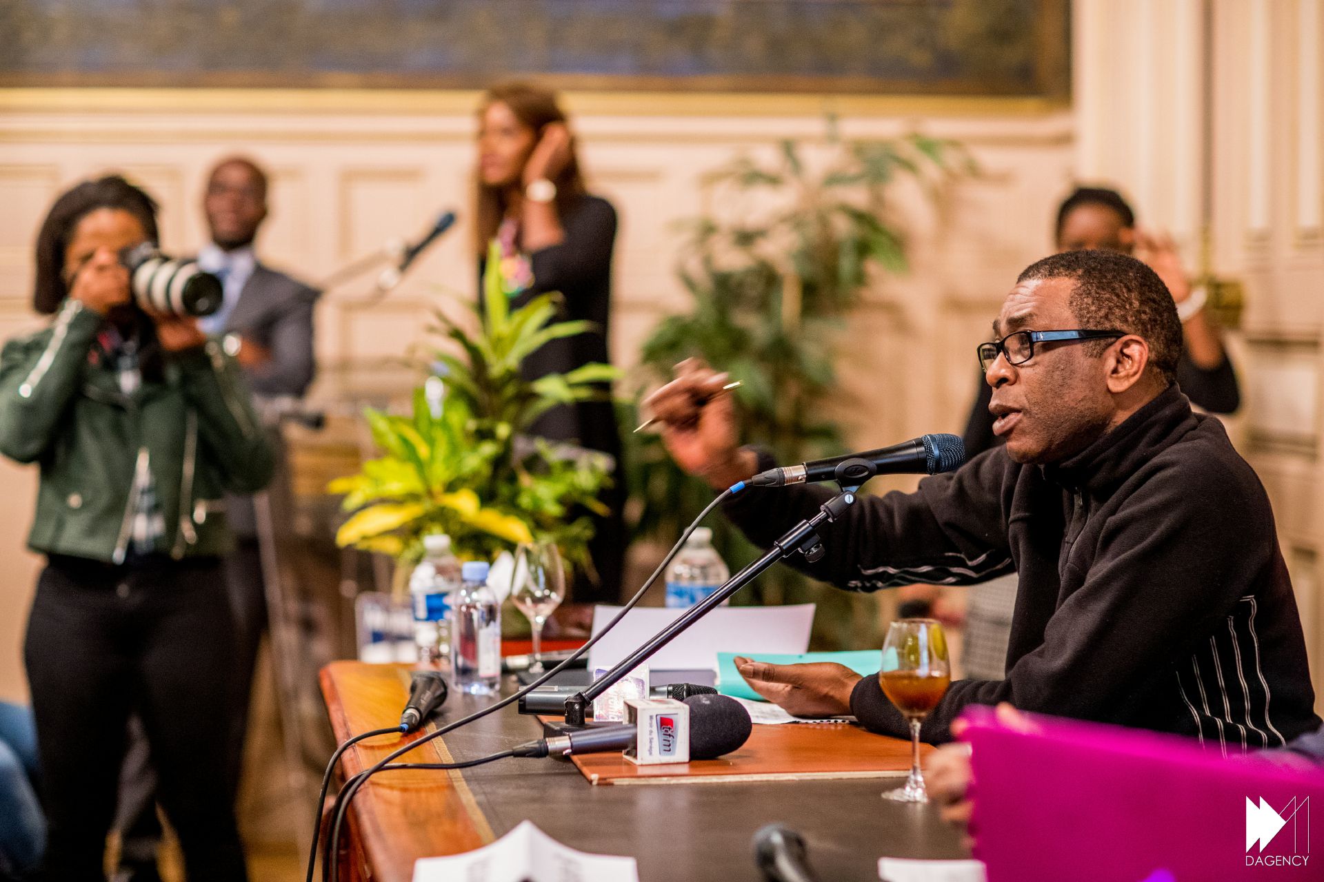 Youssou Ndour partage son expérience d'entrepreneur en Afrique lors du Give1talk organisé à la mairie du VX de Paris (images)
