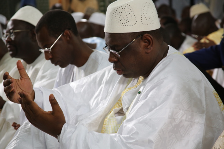Macky Sall zappe la prière du vendredi à la Grande Mosquée de Touba
