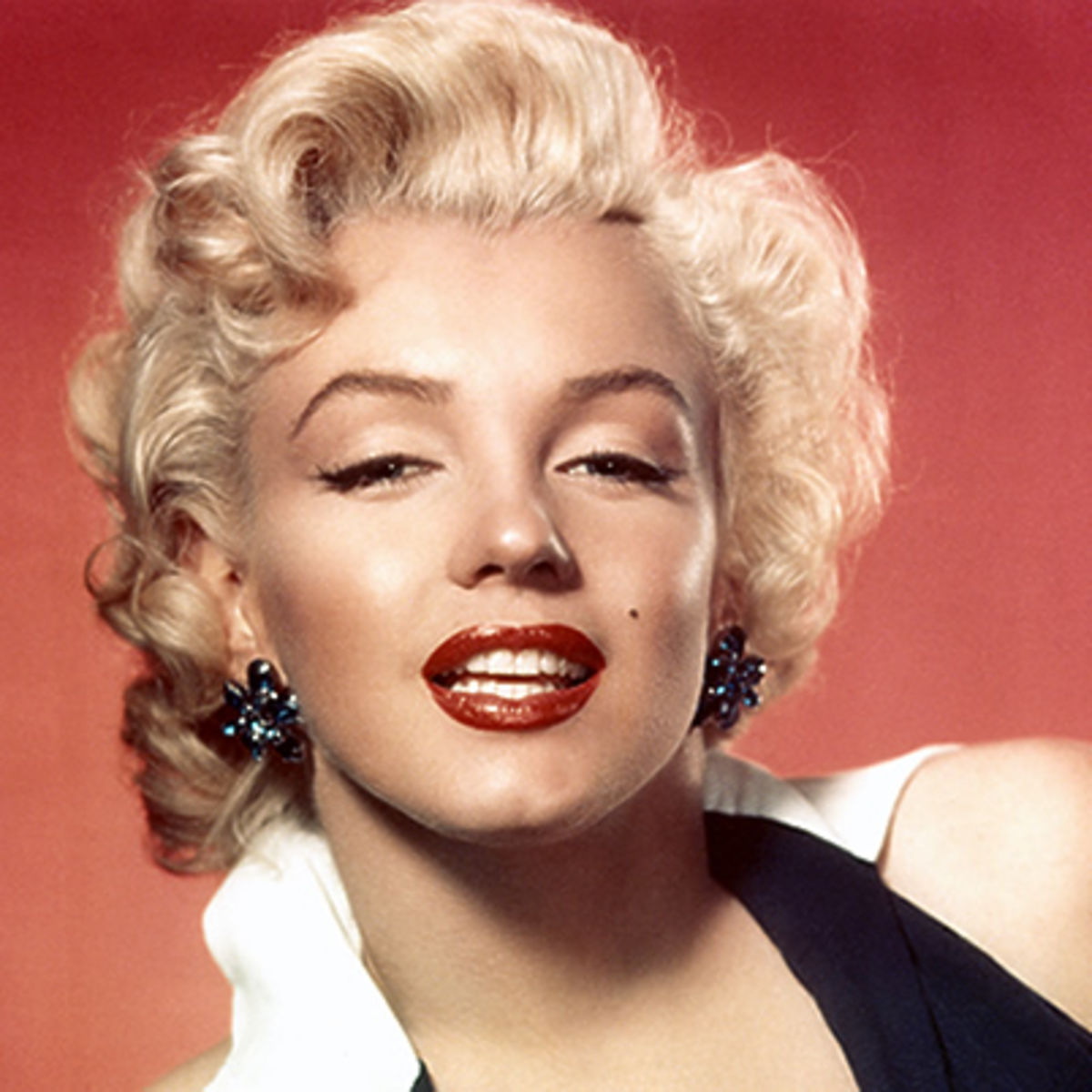 Marilyn Monroe habillée en Dior lors de la «dernière séance» réalisée par Bert Stern pour «Vogue», à Los Angeles, en juin 1962. Bert Stern.