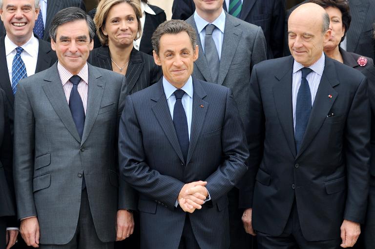 L'ex président Nicolas Sarkozy entouré de François Fillon (g) et de Alain Juppé.
