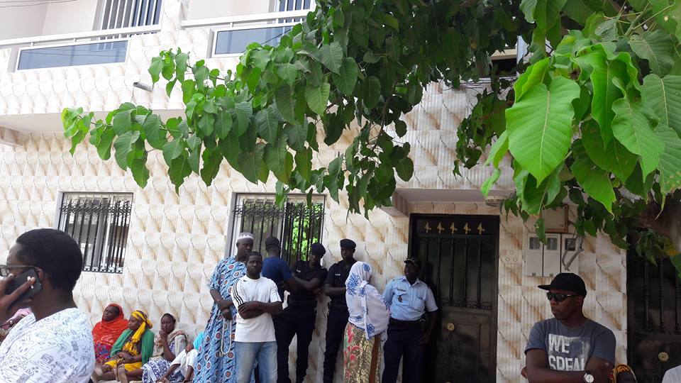 Des policiers en  faction devant le domicile de la défunte Fatoumata Matar Ndiaye, Pikine cité Lobatt Fall