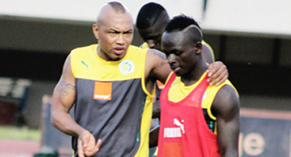  El Hadj Diouf : "Sadio Mané doit pouvoir supporter la pression s’il veut remporter le Ballon d’or africain"
