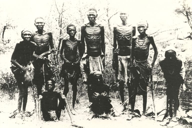 Des Herero décharnés retrouvés dans le désert.