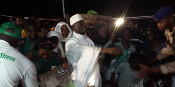 Gambie : fin de campagne électorale pour pro et anti-Jammeh à Banjul