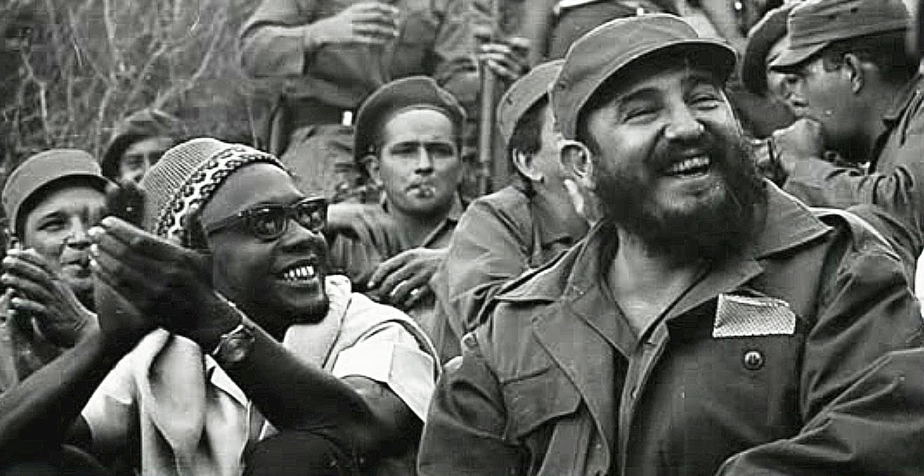Amilcar Cabral et Fidel Castro, deux révolutionnaires très africains.