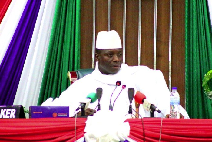 Zoom sur la Gambie: les premiers résultats placent Adama Barrow devant Yaya Jammeh