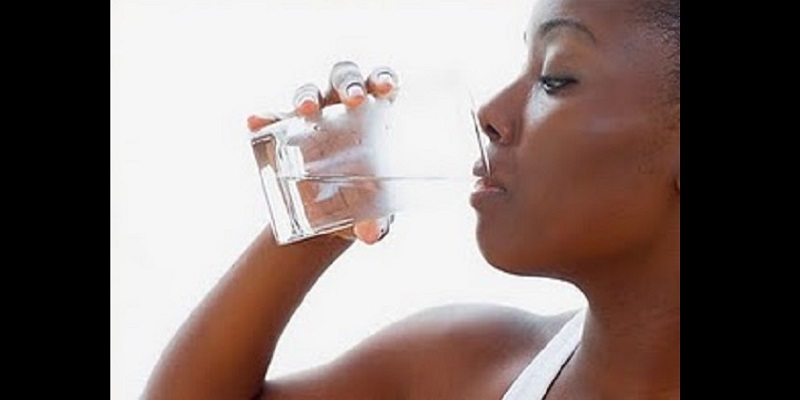 Santé: Ce que de l’eau glacée fait à votre corps vous choquera!