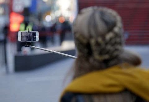 Elles font des selfies nues pour obtenir un crédit, les photos fuitent sur la Toile