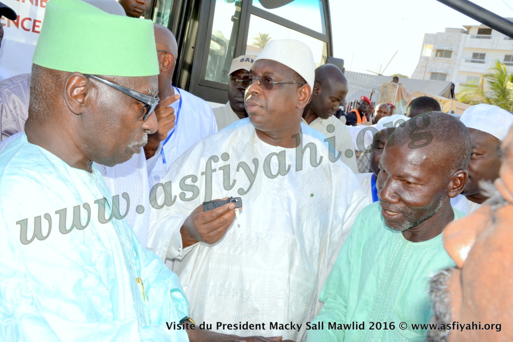 PHOTOS : remise des clés de 15 nouveaux mini bus pour Tivaouane