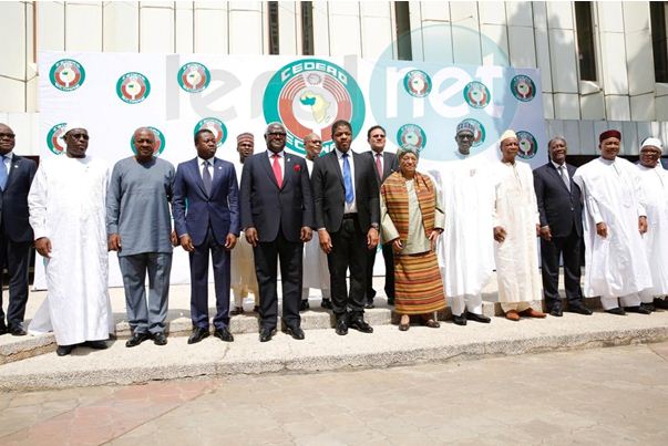 Gambie: la CEDEAO demande le départ du président Jammeh, mais s’abstient de mesures concrètes