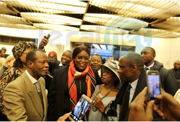 Photos : le Président Macky Sall et la Première dame à leur arrivée sur le sol français