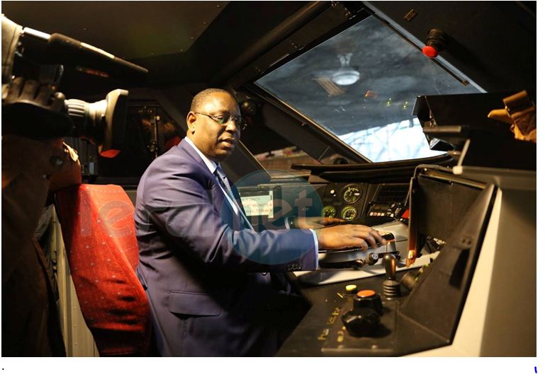 Photos: visite du président Macky Sall à Strasbourg de l'entreprise Alstom, constructeur du TER