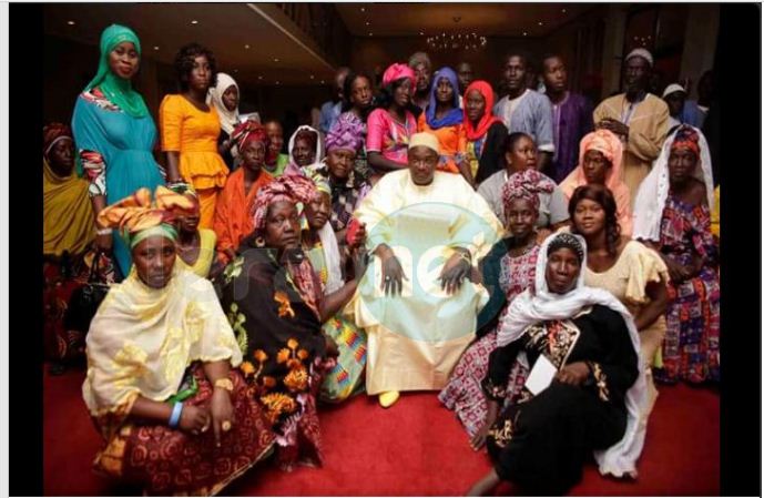 Gambie: le président élu Adama Barrow reçoit une délégation de Tallinding et Brikama montrant leur soutien et leur solidarité aprés sa victoire