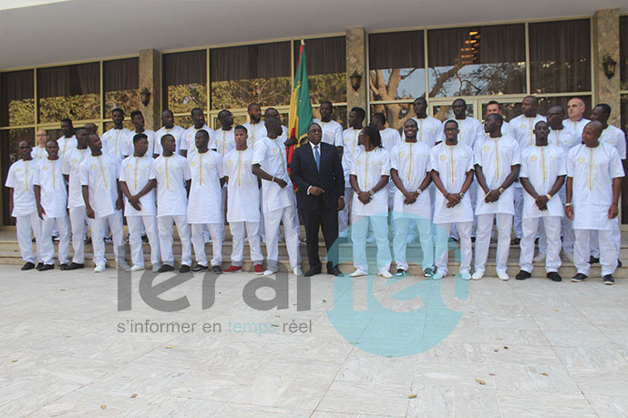 Photos: la remise traditionnelle du drapeau national aux « Lions » de la Téranga par le Président de la République S.E.M. Macky Sall