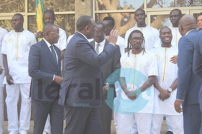 Photos: la remise traditionnelle du drapeau national aux « Lions » de la Téranga par le Président de la République S.E.M. Macky Sall