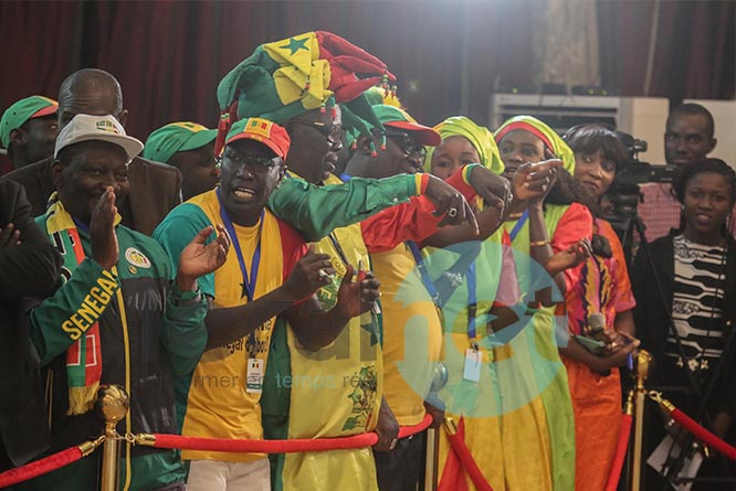 Photos: la remise traditionnelle du drapeau national aux « Lions » de la Téranga par le Président de la République S.E.M. Macky Sall