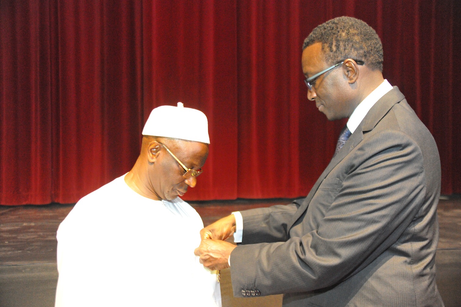 Avant l'Ordre National du Lion, Abdoulaye Diop avait déjà reçu le prix de «Meilleur Ministre des Finances  d’Afrique, Edition 2012 », décerné par « The Banker », le très réputé magazine financier et bancaire édité par le Financial Times.