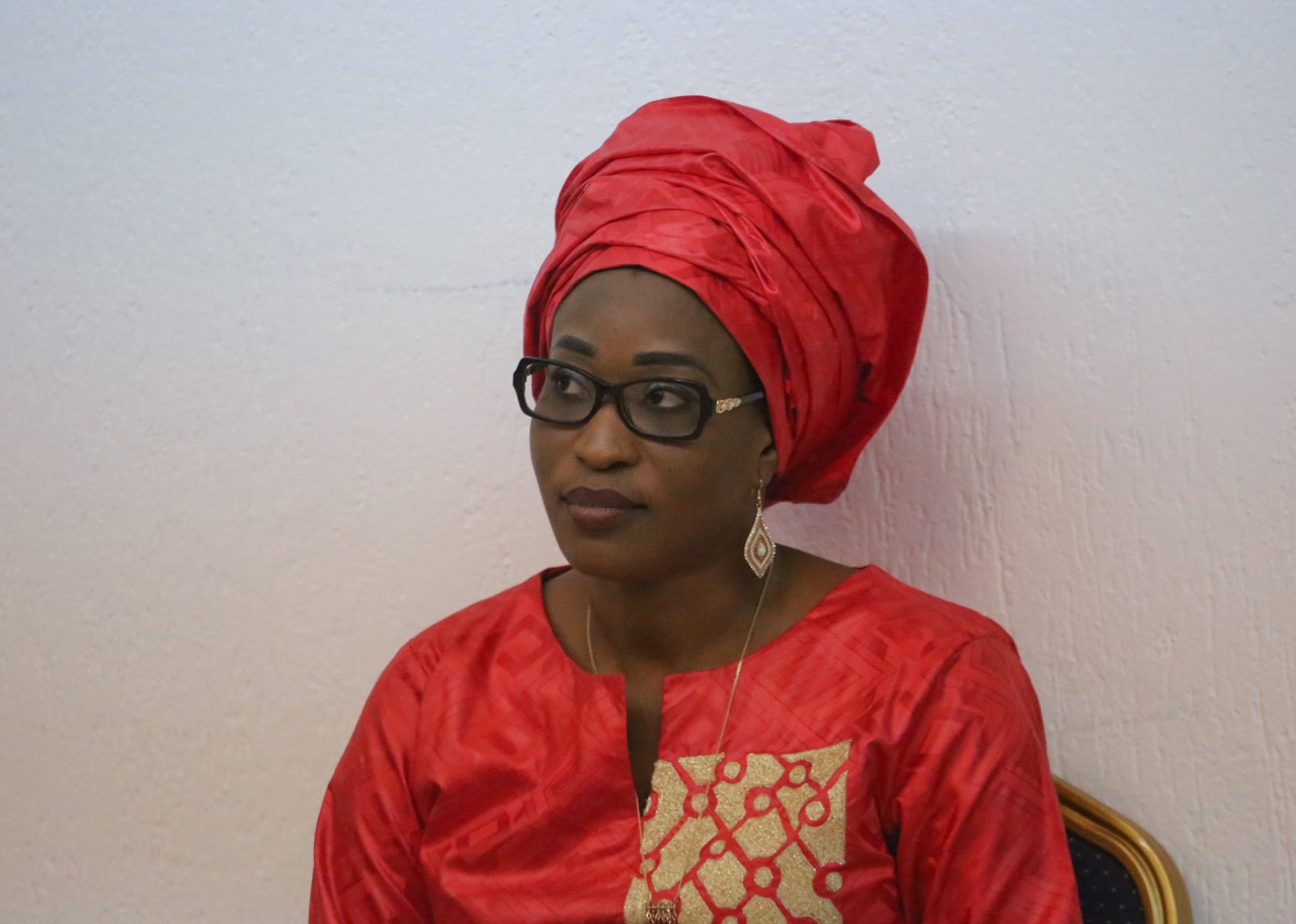 6 PHOTOS : la belle Zahra Iyane Thiam Diop très classe en rouge, regardez