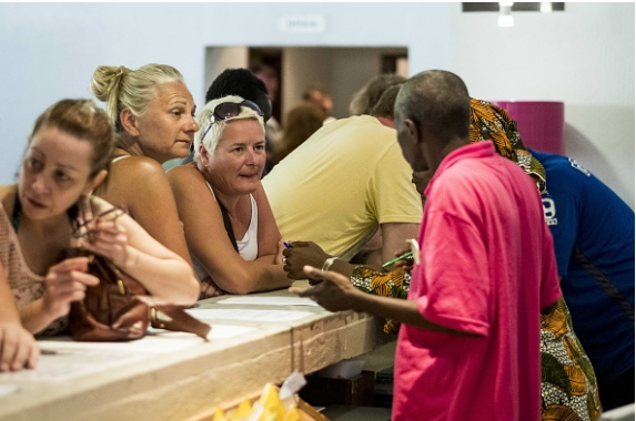 Arrêt sur images: Les touristes fuient la Gambie