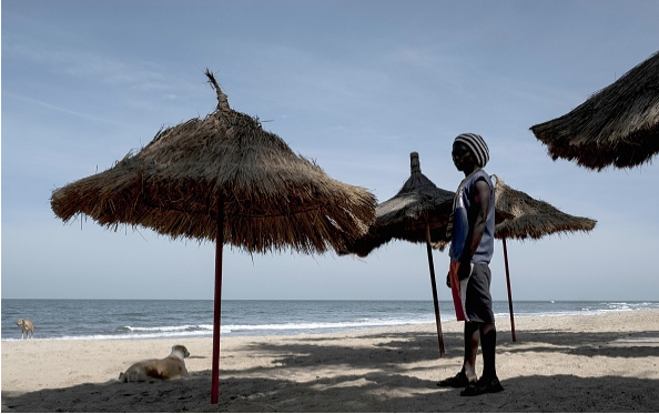 Arrêt sur images: Les touristes fuient la Gambie
