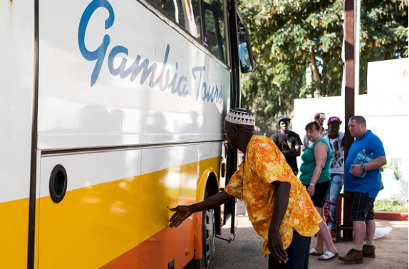 Arrêt sur images: Les touristes fuient la Gambie