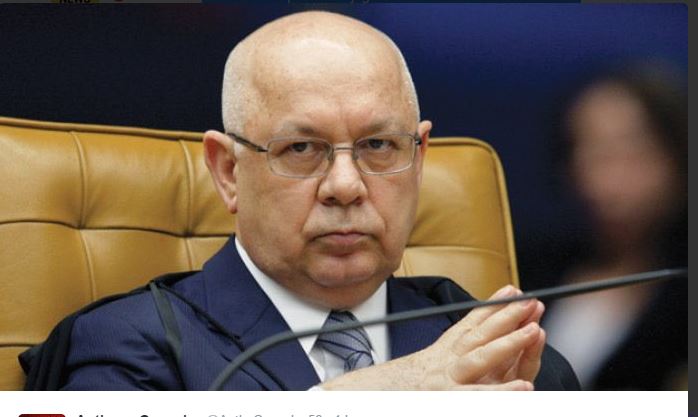 Urgent: L'avion transportant le juge de la Cour T. Zavascki vient de s'écraser. Il instruisait une affaire de corruption massive au Brésil.
