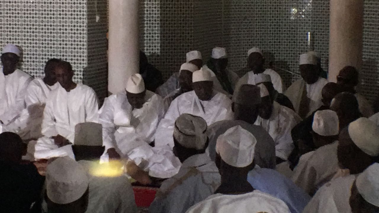 Vidéo- Adama Barro et Macky Sall ont  effectué la prière du vendredi à la Mosquée Omarienne
