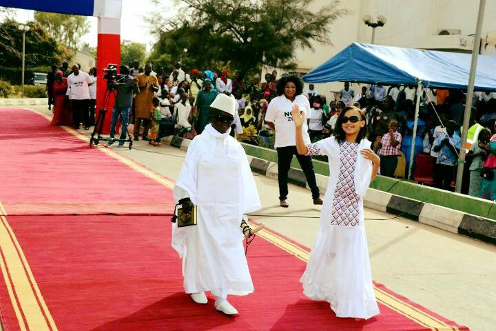Arrêt sur image:  Ces deux gamins imitent le couple Jammeh