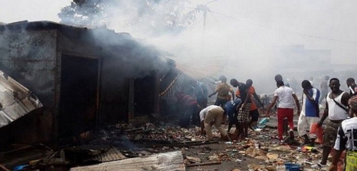 Côte d’Ivoire : Son magasin part en fumée…Voici ce qui lui arrive par la suite!