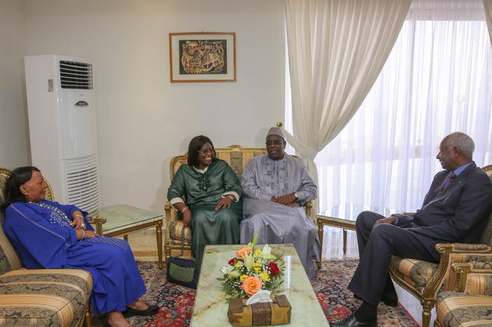 Photo: Macky SALL et Marième Faye Sall rendent visite au Président Abdou Diouf et Elizabeth Diouf