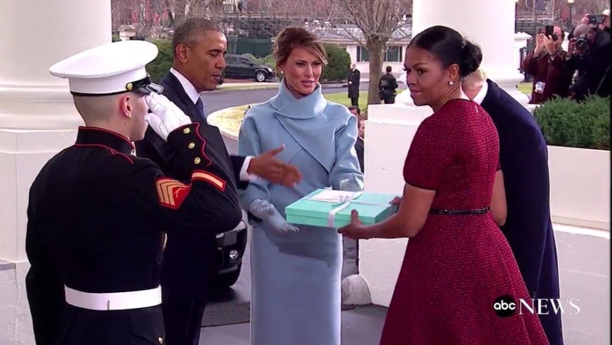 Melania Trump a offert un cadeau à Michelle Obama lors de l'investiture de son mari Donald Trump - Capture d'écran ABC News