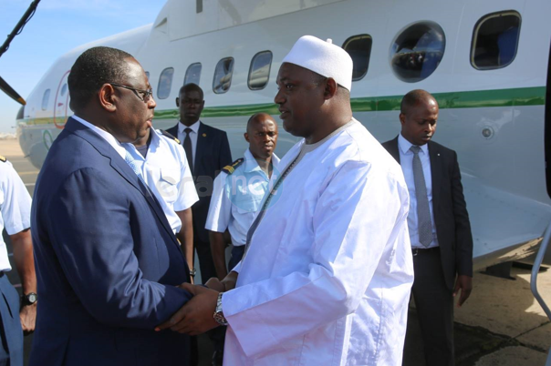 Photos: le président Macky Sall ce jeudi à l’aéroport LSS pour raccompagner son homologue gambien Adama Barrow rentré à Banjul