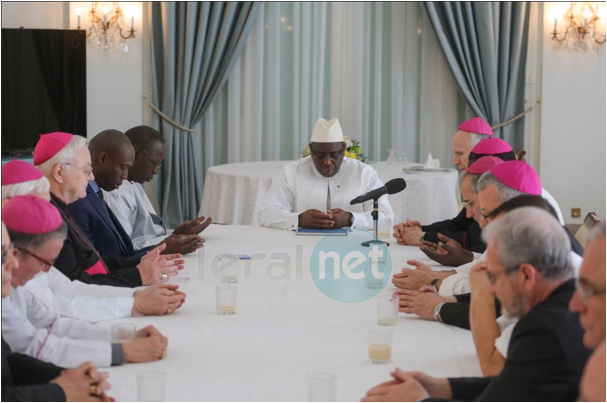 Photo: le président Macky Sall a reçu une délégation d’archevêques de la conférence épiscopale d’Afrique du Nord sous la conduite du chef de l’église Sénégalaise