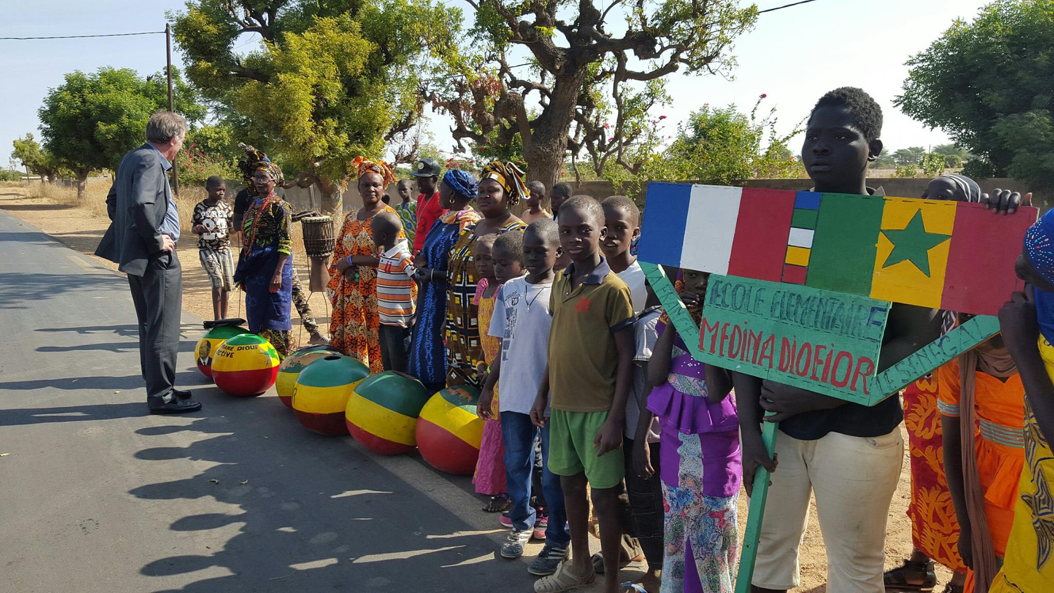 Photos: SEM Christophe Bigot, ambassadeur de la France au Sénégal, visite de terrain à Diofior, Fatick et Nianing-Saly