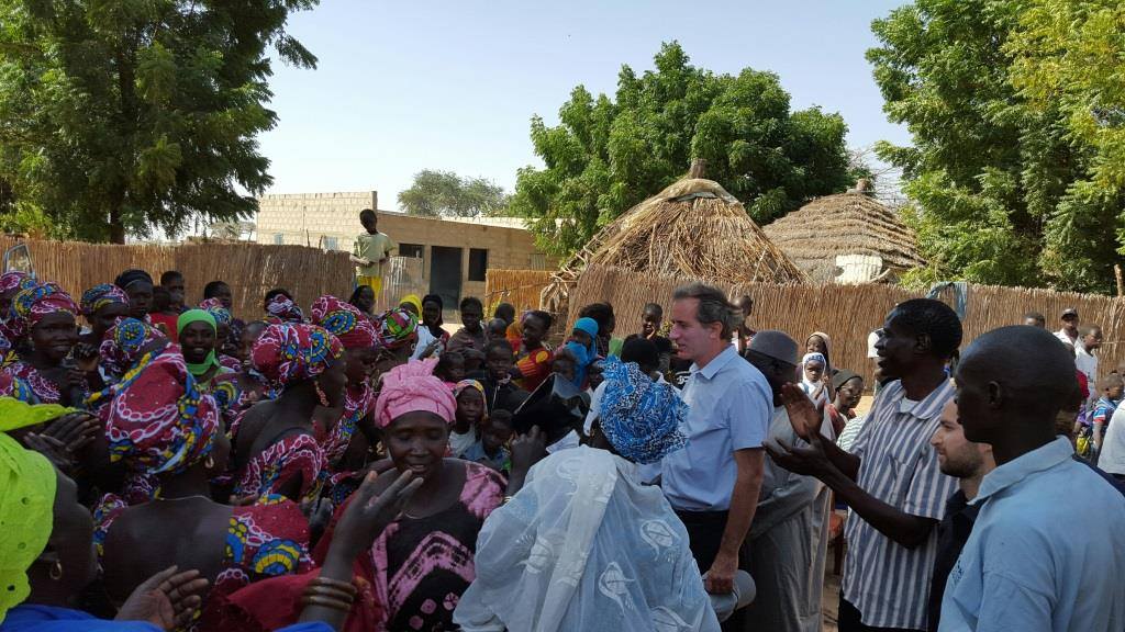 Photos: SEM Christophe Bigot, ambassadeur de la France au Sénégal, visite de terrain à Diofior, Fatick et Nianing-Saly