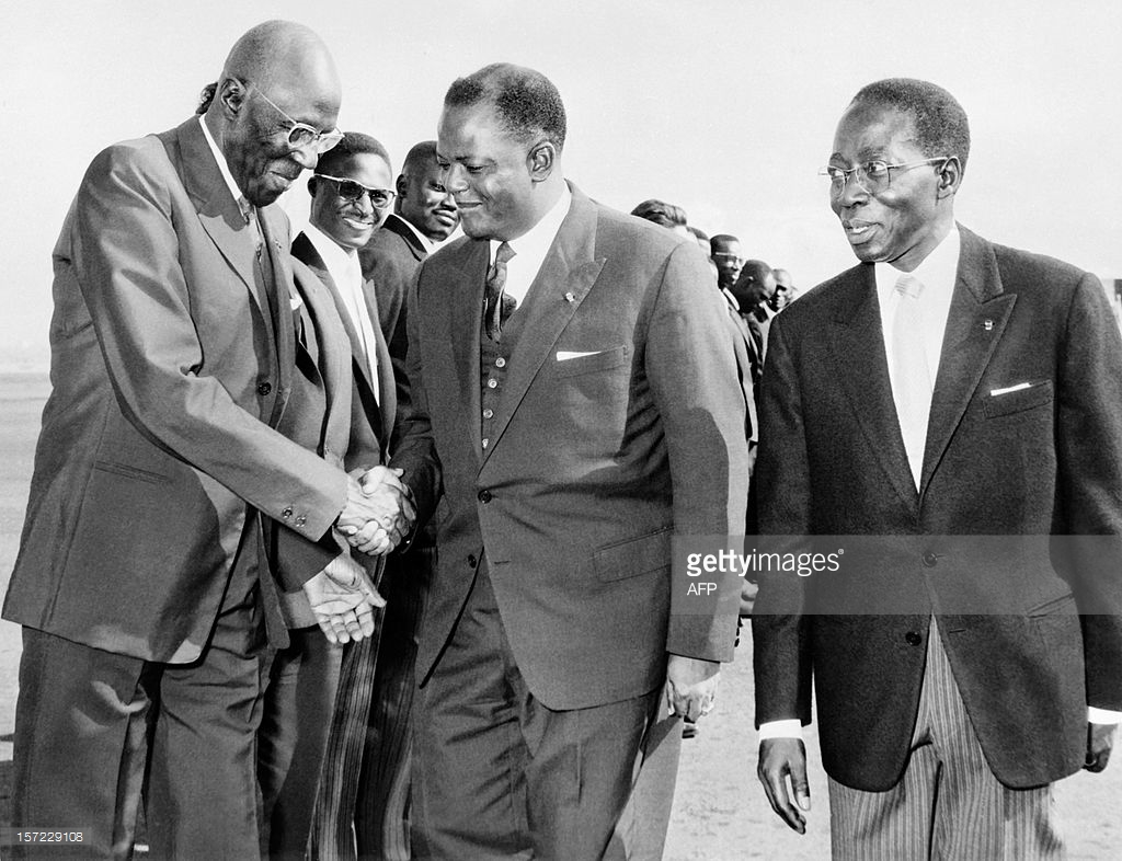 L'ancien président du  Dahomey Hubert Maga avec Lamine Guèye et Léopold Sédar Senghor.