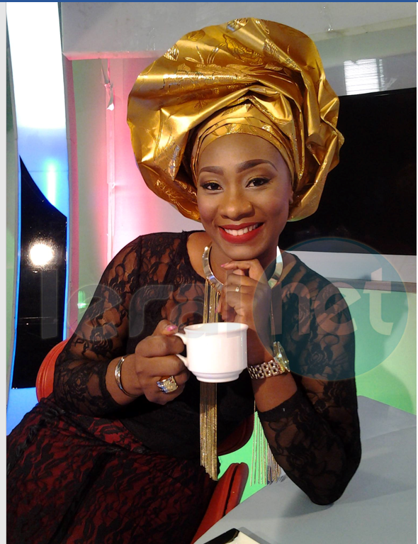 Photos- La belle Sarah Louyah, animatrice de la matinale (Kenkéliba) à la RTS, fête aujourd'hui son anniversaire