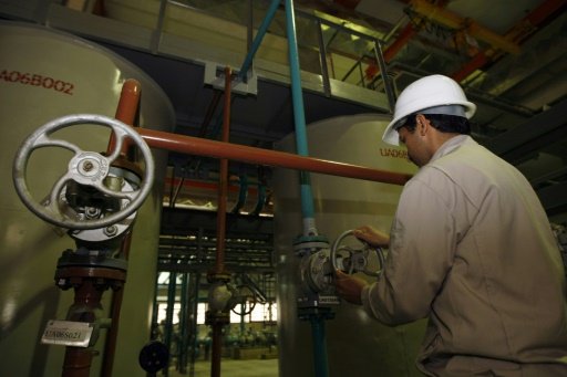 © AFP/Archives | Technicien iranien, le 9 février 2015, dans la centrale nucléaire de Bouchehr, contruite en coopération avec les Russes dans le sud de l'Iran.