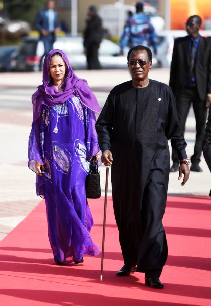 Avec son épouse, Hinda, au sommet de Bamako, le 14 janvier. © STÉPHANE DE SAKUTIN/AFP