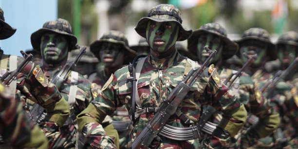 Des soldats des forces spéciales de Côte d'Ivoire, lors d'une parade militaire. (Crédits : Reuters)