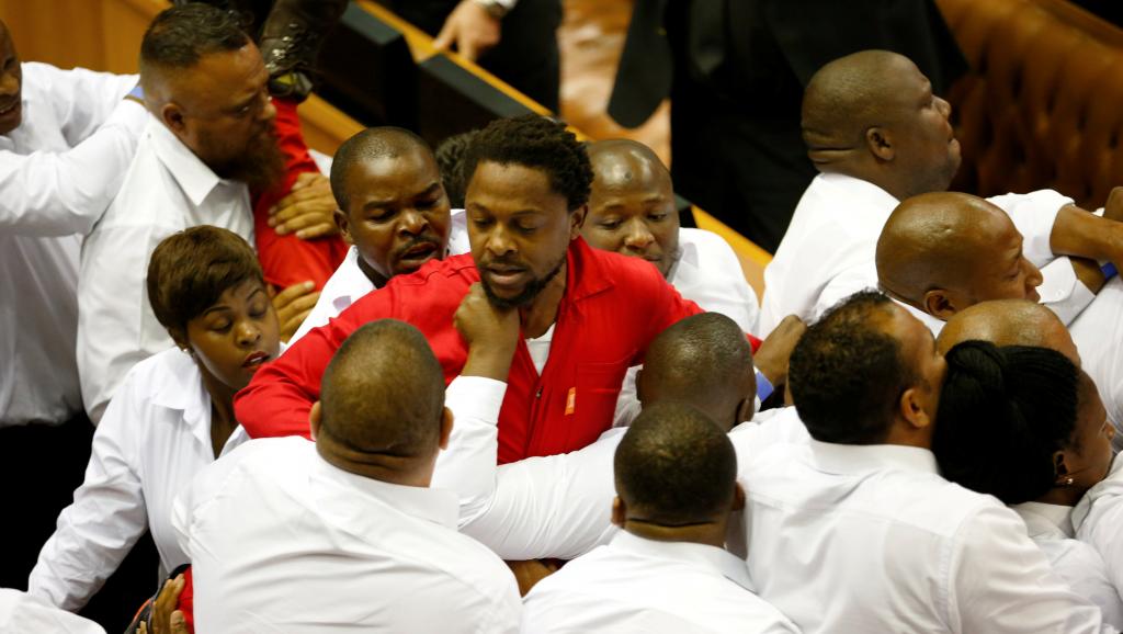 Afrique du Sud: chaos au Parlement lors du discours à la nation de Zuma