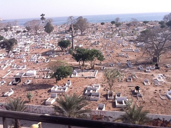 Découverte macabre: Un homme retrouvé mort dans le cimetière de Soumbédioune