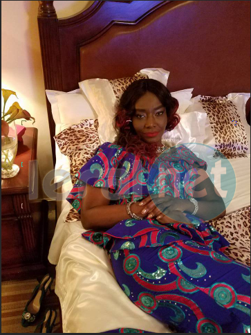  La « diva » Coumba Gawlo Seck en mode relax sur son somptueux lit