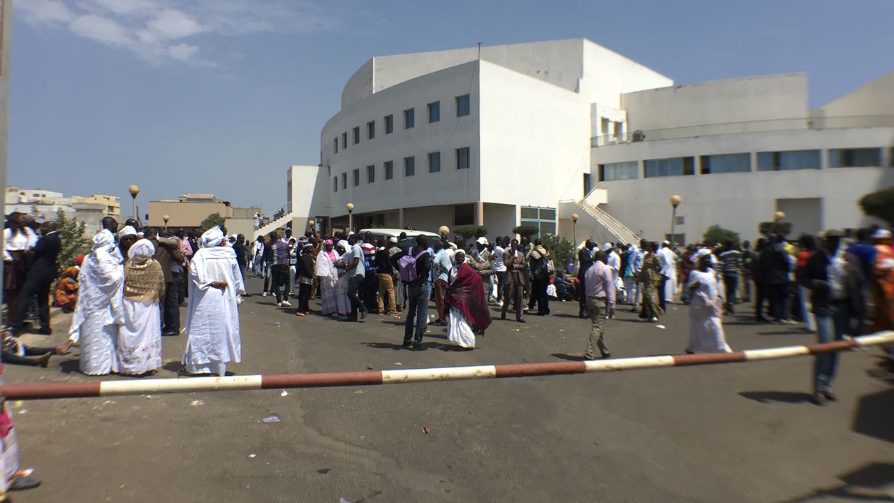 Militants et sympathisants venus nombreux apporter leur soutien au maire Khalifa Sall (Photos)