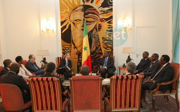 Photos: Le Président Macky Sall a reçu ce jeudi une délégation de la SGBS qui souhaite contribuer au financement du PSE