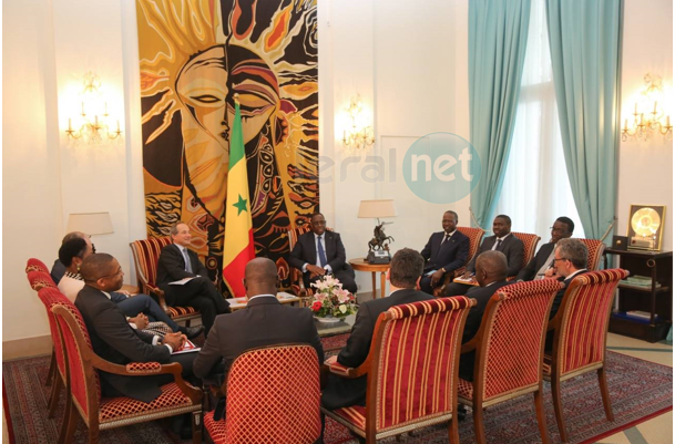 Photos: Le Président Macky Sall a reçu ce jeudi une délégation de la SGBS qui souhaite contribuer au financement du PSE