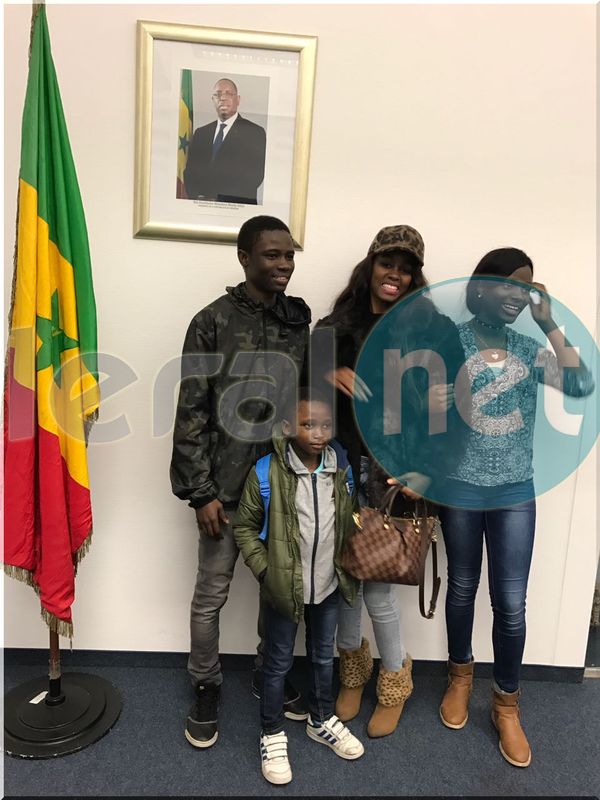 Photos- Queen Biz en tournée européenne, elle passe chez l'ambassadeur du Sénégal en Allemagne!!! 