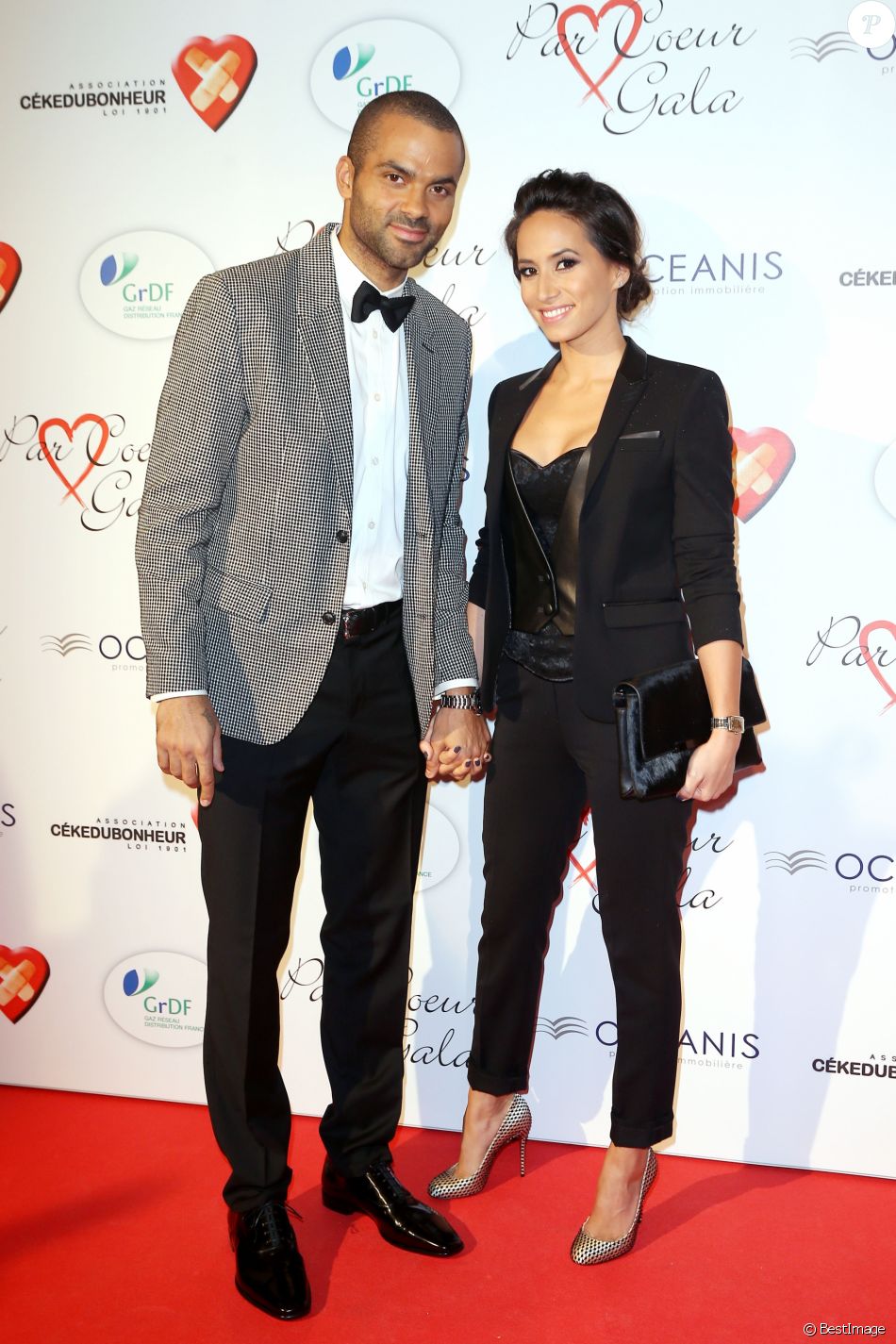 Tony Parker et sa femme Axelle Francine - Personnalités au gala "Par Coeur" pour les 10 ans de l'association "Cekedubonheur" au pavillon d'Armenonville à Paris. Le 24 septembre 2015. © BestImag