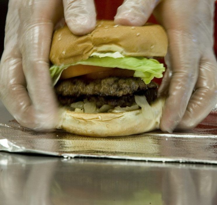 Elle découvre un ver dans son hamburger