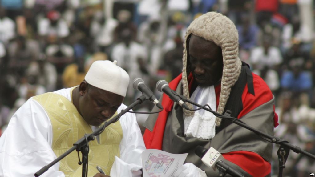 Le Président gambien Adama Barrow lors de son investiture à Banjul le 18 février dernier.